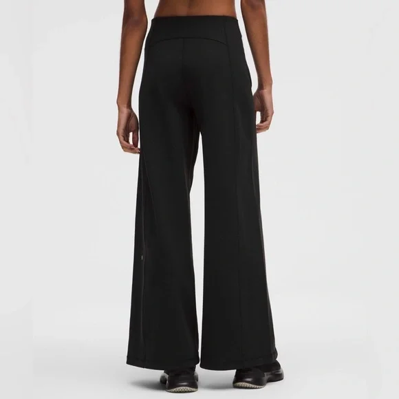 Lululemon Define Black High-Rise Wide-Leg
Pant Luon (M) Brand New with Tags. - Picture 6 of 7